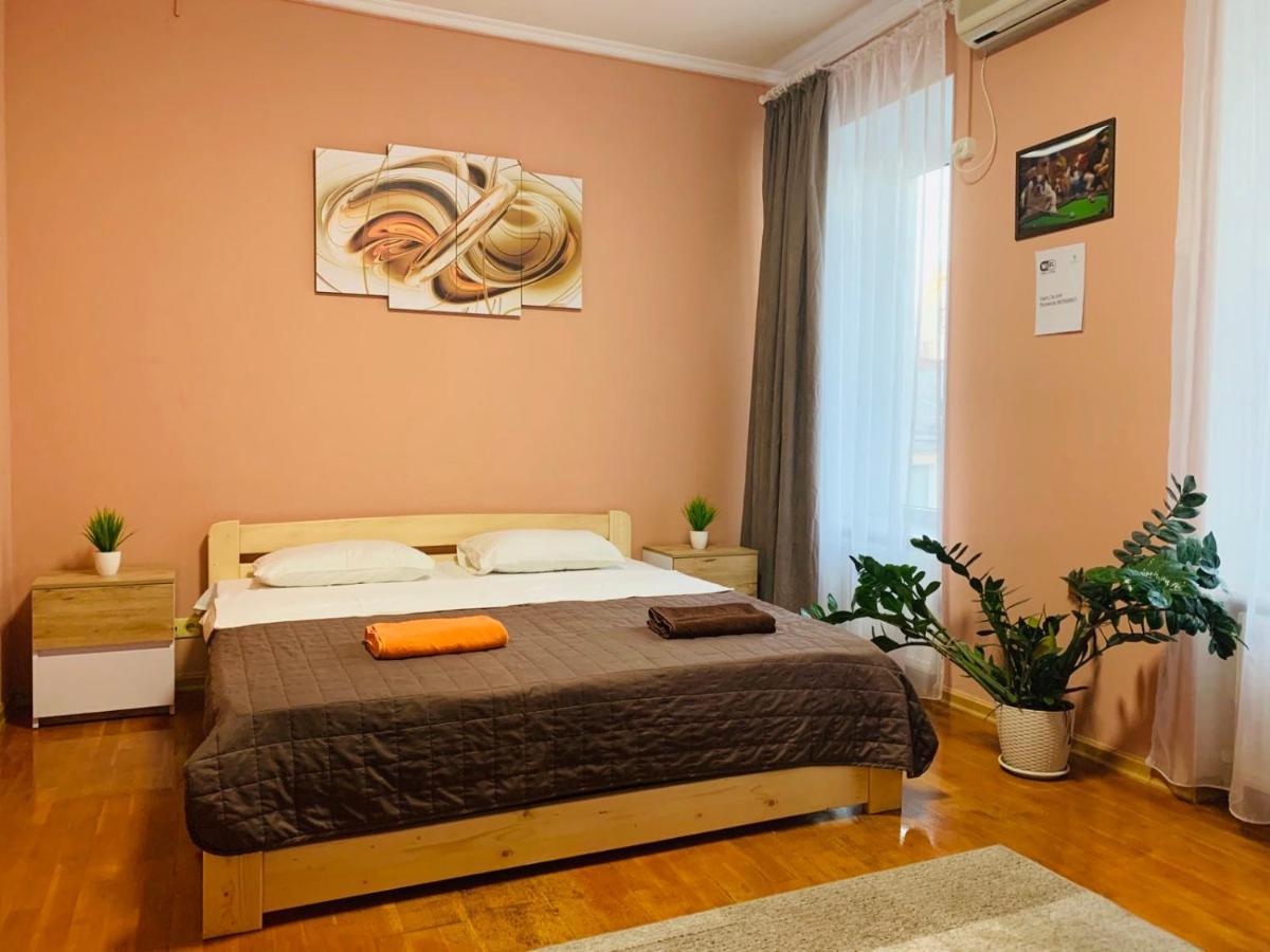 Хостел Friends House โอเดสซา ภายนอก รูปภาพ