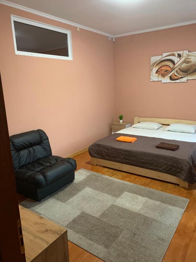 Хостел Friends House โอเดสซา ภายนอก รูปภาพ